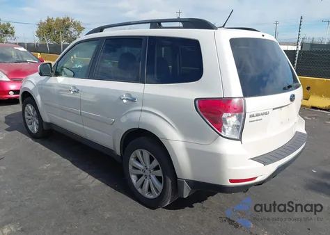 2011 Subaru Forester 2.5X Premium из США, поврежденный, VIN JF2SHBDC8BH782880